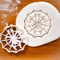Spinnennetz Cookie Cutter - Form Mit Spinne Für Halloween & Backen von Bakerlogy