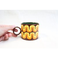 Handgemachte Und Handbemalte Kaffeetasse Aus Den 70Er Jahren von BakkiePleurCeramics