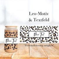 Leo Textfeld Name Design | Trinkglas Mit Bambusdeckel Und Trinkhalm Frosted Libbey Glass Can 16Oz 455Ml Personalisiert Milchglas von BalloonDoo
