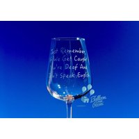 Denken Sie Daran, Wenn Wir Erwischt Werden, Sind Taub Und Ich Spreche Kein Englisch - Beste Freunde Graviertes Weinglas von BalloonYourRoom