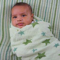 Stern Und Streifen Grün Muslin Swaddle Set | 2 Packung Decken Leichte Guaze Stil Wickeln von BambinoLand