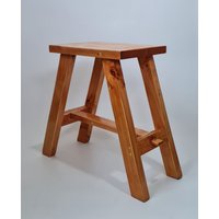 Antiker Holzhocker, Alter Rustikaler Vintage Hocker, Couchtisch von BambooPlusWood