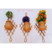 Set Von Drei Rattan Wandvasen, Wandpflanzgefäß, Hängender Pflanzer, Bambuswandpflanzgefäß, Boho-Wanddekor von BambooPlusWood