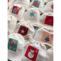 Adventskalender Und/Oder Aufbewahrungsbeutel 24 Zeitlose, Traditionelle Und Zauberhafte Countdown-Beutel Für Weihnachten Im Dezember Adventskalender Und/Oder Aufbewahrungsbeutel 24 Zeitlose, Traditionelle Und Zauberhafte Countdown-Beutel Für Weihnachten Im Dezember von Banasah