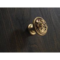 Vintage - Brass Drawer/Cabinet Knobs Collection in Art Nouveau Style von BanaterEisen