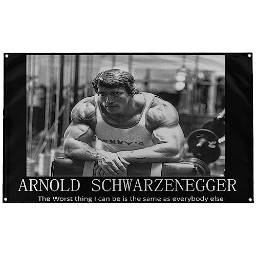 Banger - Arnold Schwarzenegger Zitat "The worst thing I can be is the same as everyone else." Motivierende, inspirierende Wanddekoration für Büro, Fitnessstudio, Wohnheim, Wanddekoration, Design auf von Banger Flags