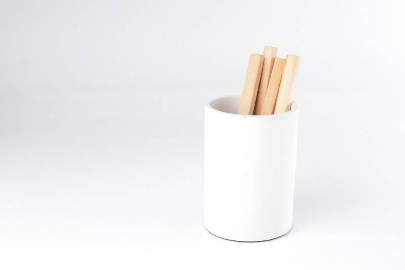 Bannik Pflanzkübel Gefäß Rund 65 groß (65 hoch), Moderner Stiftehalter aus Beton – Handgefertigt und einzigartig von Bannik