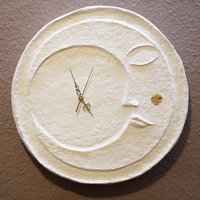 Wanduhr Mit Pappmaché Und Funkuhrenwerk Dcf Funkuhr Stumm von BaranArtStudio