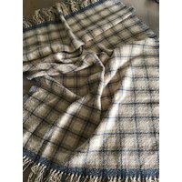 Blau & Beige Decke/Überwurf Handgewebt in Mischfasern. Versandfertig von Barbarasmakes