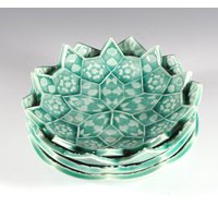 Set Aus Vier Emeraldgrünen Lotusblumen-Nesting-Schalen von BarchilonCeramics