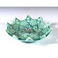 Smaragdgrüne Lotus Keramik Ringschale Porzellan Seifenschale von BarchilonCeramics