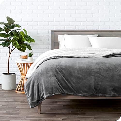Bare Home Sherpa Kuscheldecke 150 x 200cm in Dunkelgrau - Flauschige & Weiche Sofa ‑ und Bettdecke - Warm, Leicht & Wendbar - Oeko‑TEX Zertifiziert von Bare Home