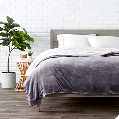 Bare Home Sherpa Kuscheldecke 150 x 200cm in Staublila - Flauschige & Weiche Sofa ‑ und Bettdecke - Warm, Leicht & Wendbar - Oeko‑TEX Zertifiziert von Bare Home