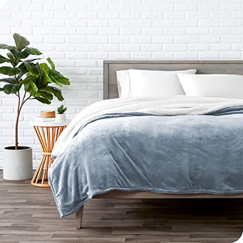 Bare Home Sherpa Kuscheldecke 220 x 240cm in Staubblau - Flauschige & Weiche Sofa ‑ und Bettdecke - Warm, Leicht & Wendbar - Oeko‑TEX Zertifiziert von Bare Home