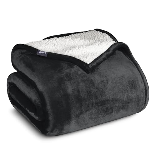 Bare Home Sherpa Kuscheldecke 150 x 200cm in Schwarz - Flauschige & Weiche Sofa ‑ und Bettdecke - Warm, Leicht & Wendbar - Oeko‑TEX Zertifiziert von Bare Home