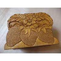 Vintage Holz Serviette Handgeschnitzt Halter Erdbeere Blumen von BargainSeekersIntl