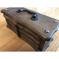 Vintage Massivholz 6 Untersetzer Snack Set Mit Tragetasche Aufklappbar Messing Griff von BargainSeekersIntl