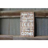 Altholzschild Heben Sie Ihre Hände Und Berühren Zehen, Rustikale Bauernhausdekoration Altholzschild Heben Sie Ihre Hände Und Berühren Zehen, Rustikale Bauernhausdekoration von BarnWebCreations