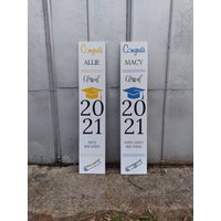 Custom Graduation Holzschild |Gemaltes Schild | Personalisiertes Geschenk Abitur Abschlussfeier Dekor Veranda Zeichen Schulgeist von BarnWebCreations