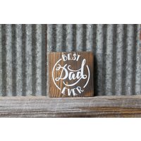 Best Dad Ever Mom Rustikal Reclaimed Holz Schild Mama Geschenk Papa Kleines Handbemaltes Muttertag Vatertag Geschenke Tiered Tablett Best Dad Ever Mom Rustikal Reclaimed Holz Schild Mama Geschenk Papa Kleines Handbemaltes Muttertag Vatertag Geschenke Tiered Tablett von BarnWebCreations