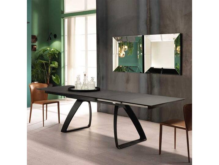 Ausziehbarer Tisch in Schwarz und Dunkelgrau modern von Basilicana