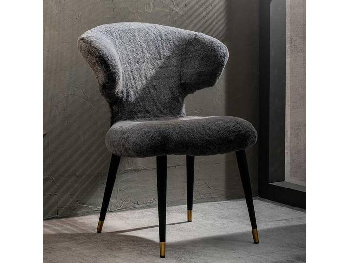 Designer Stuhl aus Kunstfell und Metall Grau und Schwarz Designer Stuhl aus Kunstfell und Metall Grau und Schwarz von Basilicana