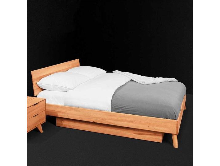 Futonbett aus Kernbuche Massivholz Bettkasten von Basilicana