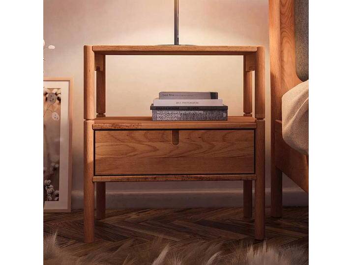 Nachttisch mit abnehmbarem Tablett aus Wildbuche Massivholz eine Schublade Nachttisch mit abnehmbarem Tablett aus Wildbuche Massivholz eine Schublade von Basilicana