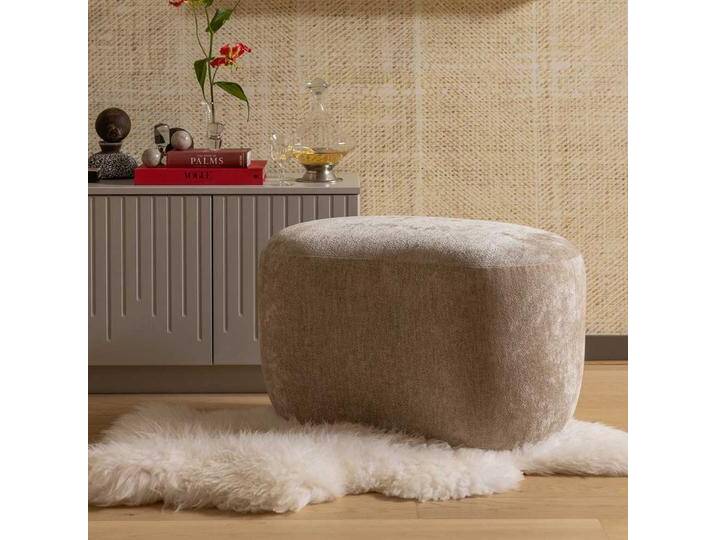 Sitzhocker Polsterhocker in Beige und organischer Form von Basilicana