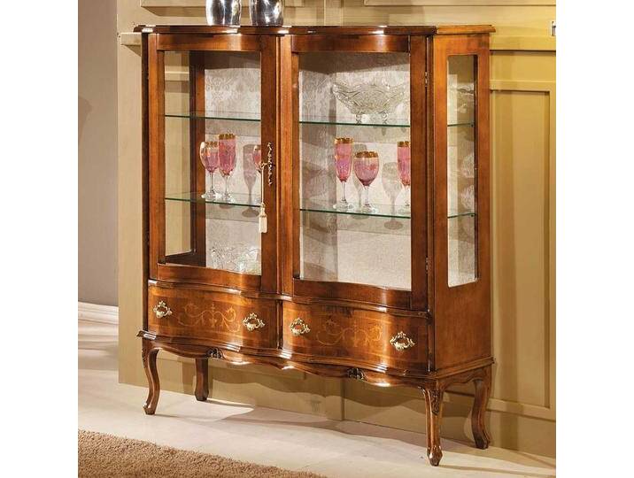Standvitrine mit Nussbaum furniert Barock Design von Basilicana