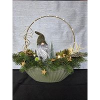 Weihnachtsgesteck Mit Wichtel Deko Tischdeko Unikat Advent Kerze Künstlich Licht Led Weihnachtsgesteck Mit Wichtel Deko Tischdeko Unikat Advent Kerze Künstlich Licht Led von Bastelbobsi
