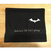 Gästehandtuch „Schwarz Ist Bunt Genug" Gästehandtuch „Schwarz Ist Bunt Genug" von BatcaveDesignShop