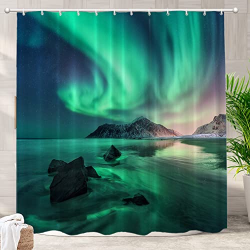 Batmerry Polarlichter-Dekor-Duschvorhang, grüne Aurora Borealis auf Lofoten Inseln, Badezimmerdekoration, Polyesterfaser, Kunststoffringe, schnelltrocknend, für Badewannen/Badezimmer, 182.9x182.9 cm von Batmerry