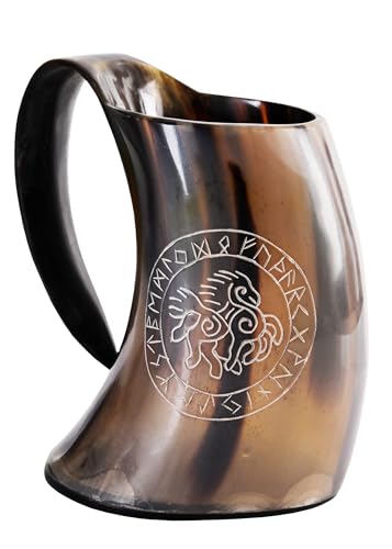 Battle-Merchant | Hochwertiger Wikinger Bierkrug aus Horn mit Sleipnir Motiv | Hornkrug Graviert | Mittelalterlicher Met-Krug bis zu 800ml Battle-Merchant | Hochwertiger Wikinger Bierkrug aus Horn mit Sleipnir Motiv | Hornkrug Graviert | Mittelalterlicher Met-Krug bis zu 800ml von Battle-Merchant