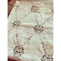 Vintage 80 X 64 cm Weiße Leinenmischung? Bestickte Blumentöpfe Tischdecke Aus Super Weichem Leinengemisch Vintage 80 X 64 cm Weiße Leinenmischung? Bestickte Blumentöpfe Tischdecke Aus Super Weichem Leinengemisch von BaublesBowsToo