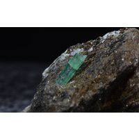 Seltene Rarität , Grüner Smaragd Auf Biotitschiefermatrix Smaragdstufe Habachtal Österreich At 35, 6 X 34, 3 19, 7 Mm von BavariGemArt