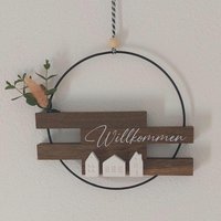 Dekoring Türkranz Mit Klötzchen Und Häuschen Willkommen Schild Türdeko Wanddeko Blumenkranz Häuschendeko Deko Schokoeiche von Bavariangifts23