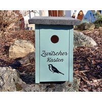 Nistkasten Für Vögel Garten Dekoration Geschenk Zwitscherkasten Vogelhaus Vogelhäuschen Nistkasten Für Vögel Garten Dekoration Geschenk Zwitscherkasten Vogelhaus Vogelhäuschen von Bavariangifts23