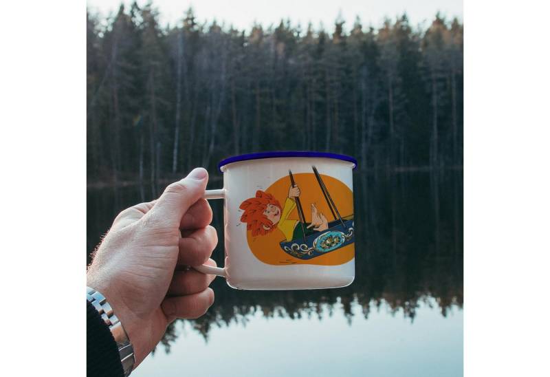 Bavariashop Tasse ®Pumuckl Emailletasse "Schiffschaukel" • 350 ml, Hochwertiges Emaille, Lokal gefertigt, In Handarbeit hergestellt. von Bavariashop