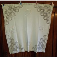 Alte Spitzen Tischdecke Handarbeit Häkelarbeit Gehäkelt + Stickerei 84 X cm von BayernCottage