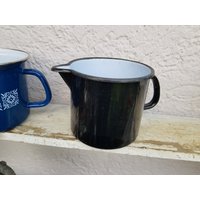 Sehr Alter Emaille Milchkrug Kanne Haferl Henkel Topf Schwarz Ca 1 Liter von BayernCottage