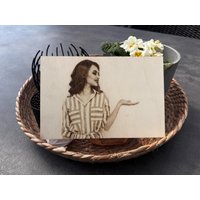 Graviertes Bild, Holz Gravur Individuell, Personalisiertes Geschenk Foto Bild Spruch Name in Verschiedenen Größen Graviertes Bild, Holz Gravur Individuell, Personalisiertes Geschenk Foto Bild Spruch Name in Verschiedenen Größen von BayernDeko