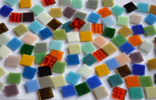 100 Stück Glas Mosaiksteine Mixbunt 2x2 cm aus ca. 30 Farben ca. 290g. von Bazare Masud e.K.