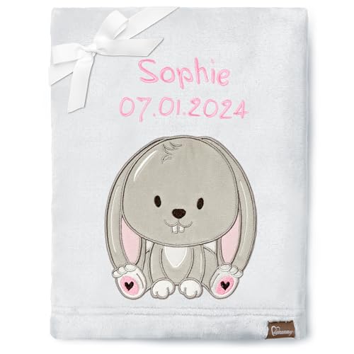 Be Mammy Personalisierte Babydecke mit 3D Applikation Warme Kuscheldecke mit Namen und Geburtsdatum; Perfektes Baby Geschenk; Blanket; Krabbeldecke BE20-280 (Hellgrau - Kaninchen) von Be Mammy