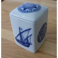 Vintage Trinket Box - Maritimes Dekor ~ Gestempelt 10 Ein Stattliches Hellblaues Porzellan Kommode von BeachBreezeBoutique