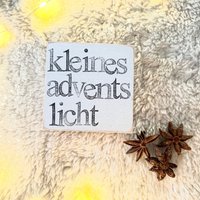 Bezaubernde Holzschilder Mit Spruch Kleines Adventslicht -Die Perfekte Weihnachtsdeko 2025-Kleines Mitbringsel-Nachhaltig - Wiederverwendbar Bezaubernde Holzschilder Mit Spruch Kleines Adventslicht -Die Perfekte Weihnachtsdeko 2025-Kleines Mitbringsel-Nachhaltig - Wiederverwendbar von Beachhouse70