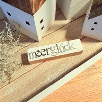 Handgefertigtes Holzklötzchen-Meerglück-Maritime Deko Mit Spruch-Maritime Wohnaccessoires-Deko Im Strandhaus Stil-Handgemachte Küstendeko von Beachhouse70