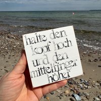 Holzschild Mit Spruch-Halte Den Kopf Hoch Und Mittelfinger-Coole Holzdeko Spruch-Holzschild Haltungsbotschaft-Handmad Statement Deko von Beachhouse70