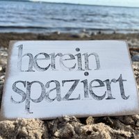 Holzschild Mit Spruch - Hereinspaziert Einladendes Willkommensschild Für Dein Zuhause, Haustür Deko, Hauseingang Gestalten-Unikat Holzschild Mit Spruch - Hereinspaziert Einladendes Willkommensschild Für Dein Zuhause, Haustür Deko, Hauseingang Gestalten-Unikat von Beachhouse70