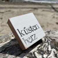 Holzschild Mit Spruch - Maritimes Statement-Küstenliebhaber-Kleines Mitbringsel-Meerliebhaber-Holzbild-Spruchbild-Nachhaltig Dekorieren Holzschild Mit Spruch - Maritimes Statement-Küstenliebhaber-Kleines Mitbringsel-Meerliebhaber-Holzbild-Spruchbild-Nachhaltig Dekorieren von Beachhouse70